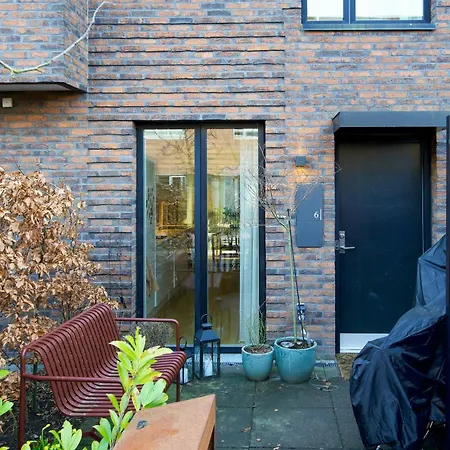 Colourful House With Two Gardens In Valby *